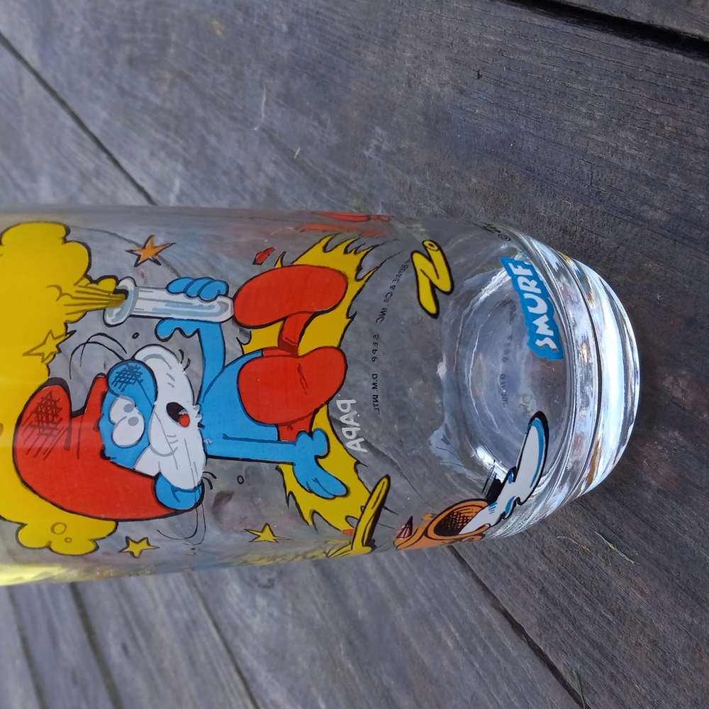 Vintage collectable Smurf drinking glass - Picture 2 of 3